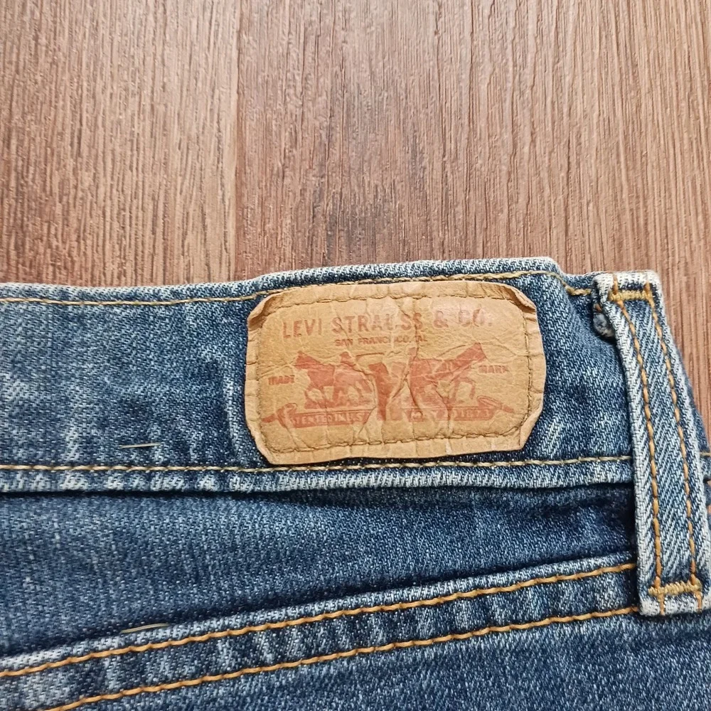 Levis 515 Bootcut Jeans Womens 8 L Distressed Flap Pocket Studded Denim 31 x 32